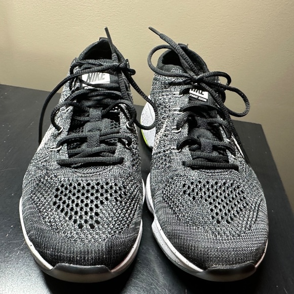 Women's Black with Pattern Nike Flyknit Zoom Size 9 Shoes Neon Soles breathable - Picture 1 of 7